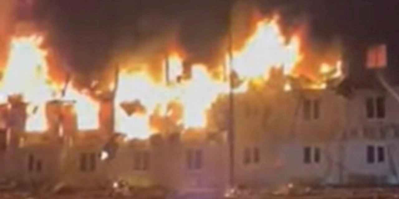 İşçilerin kaldığı konteynerler alev alev yandı