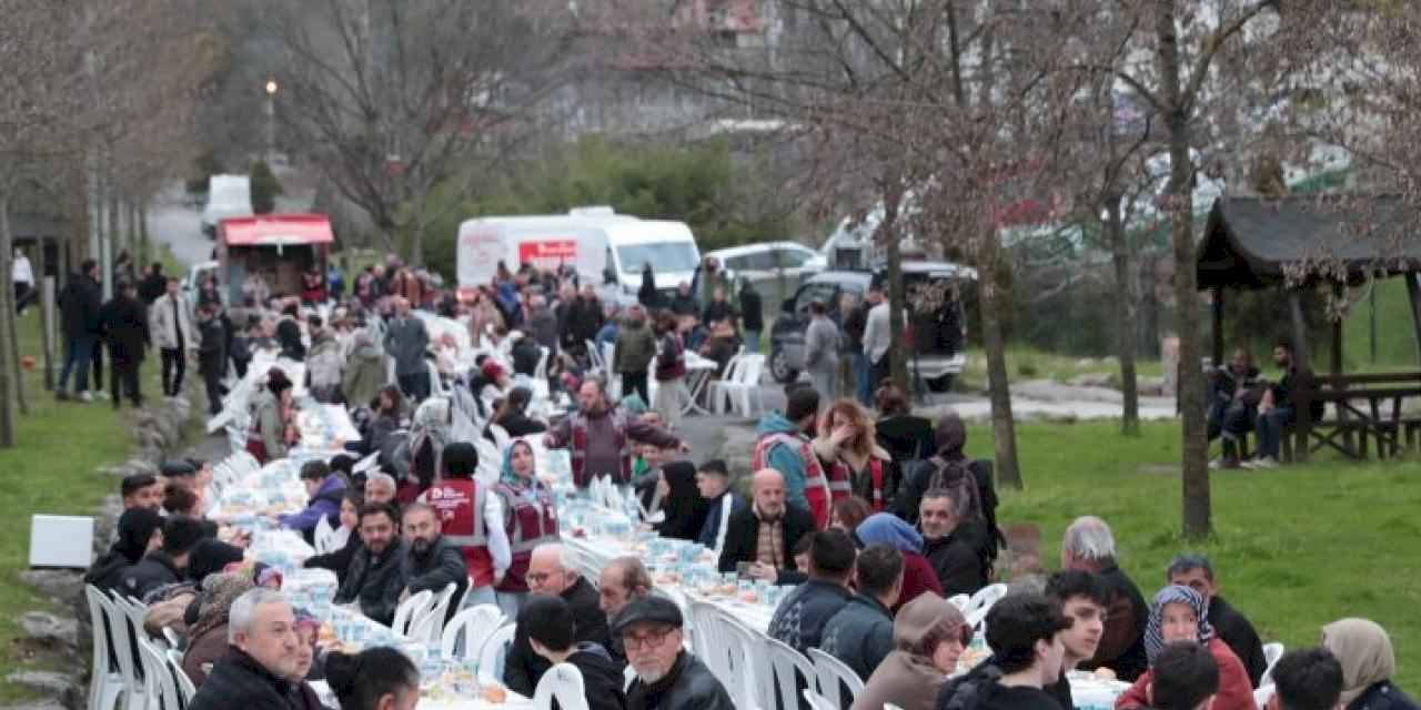 İzmit Belediyesi, halk iftarlarıyla birliktelik oluşturuyor