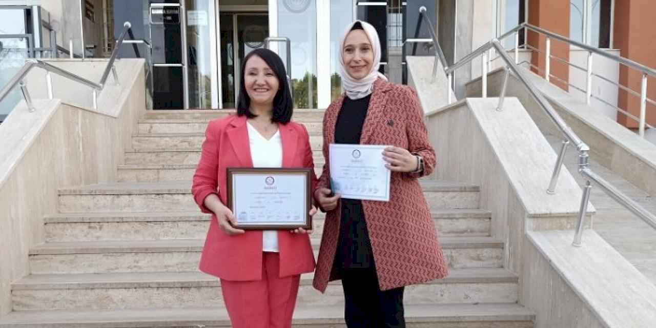 Pazaryeri'nde ilk kadın meclis üyesi mazbatasını aldı