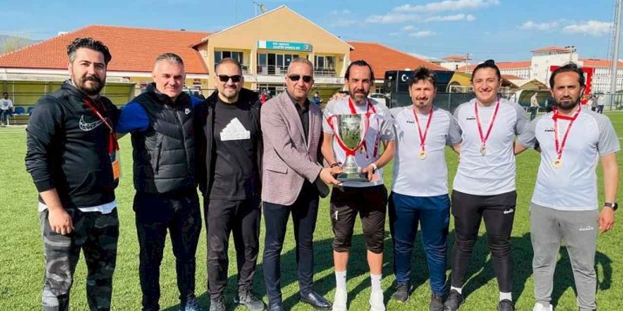 Talasgücü'nün U14'ü Türkiye şampiyonu