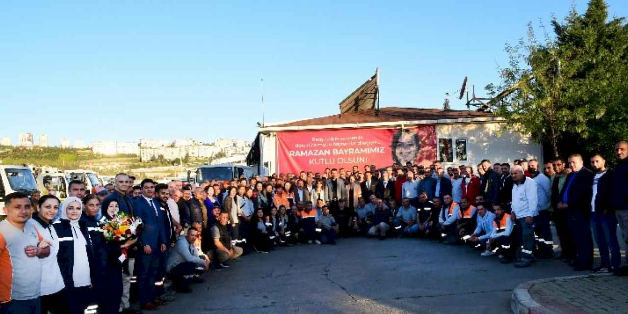 Başkan Kınay, Karabağlar Belediyesi çalışanlarıyla bayramlaştı