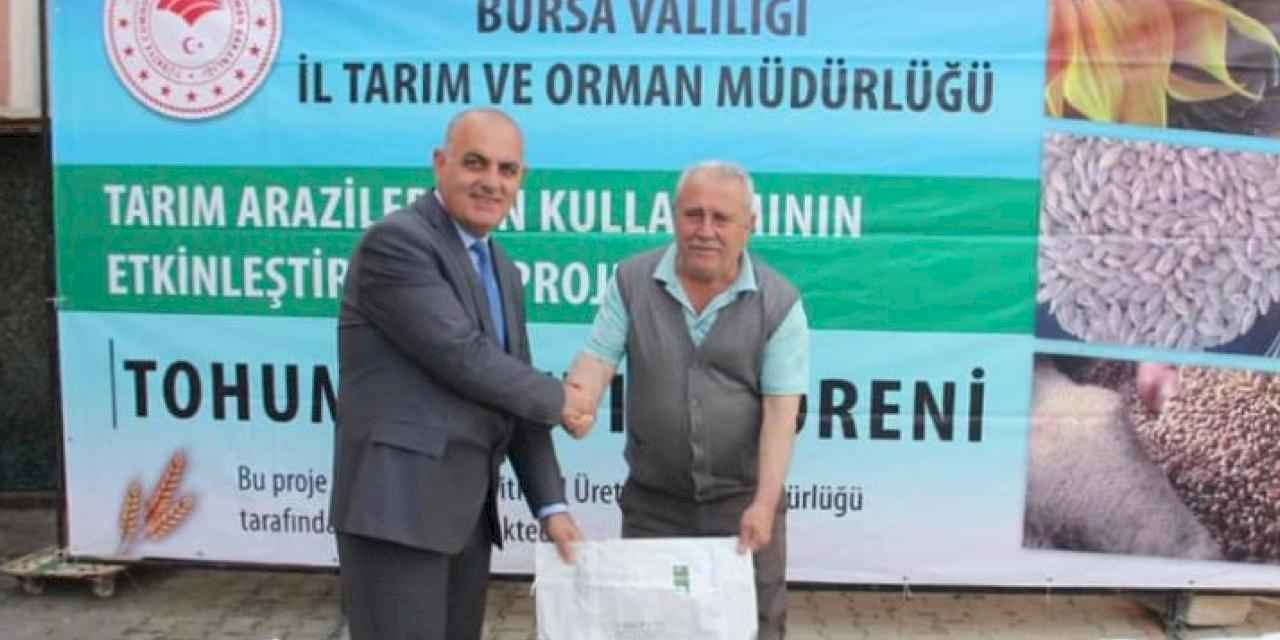 Mudanyalı üreticilere ayçiçeği tohumu dağıtıldı