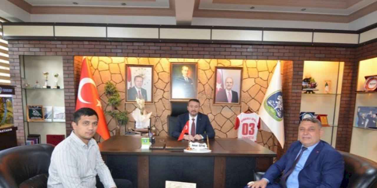 İzmir Afyonkarahisar Derneklerinden Başkan Adnan Öztaş’a ziyaret