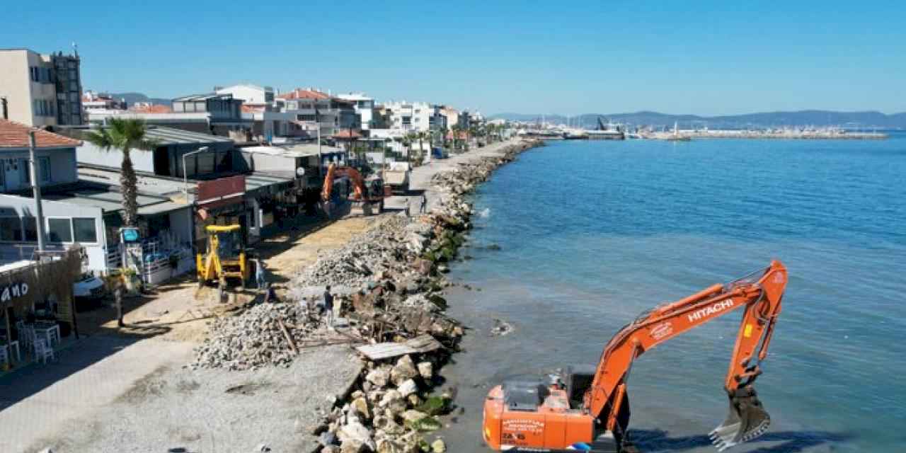 İzmir Güzelbahçe’de sahil projesine ilk kepçe