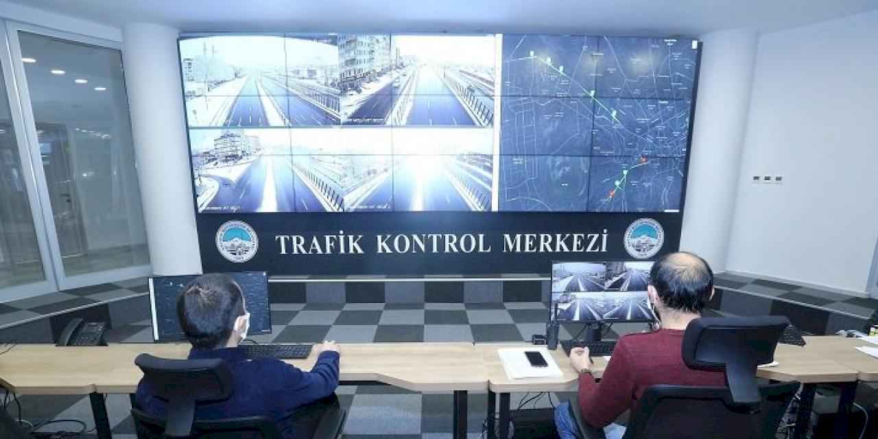 Kayseri'de trafik akışı canlı takip ediyor