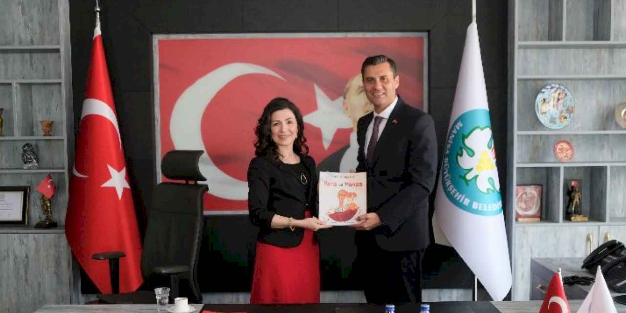 İlk kitabını Başkan Zeyrek’e hediye etti