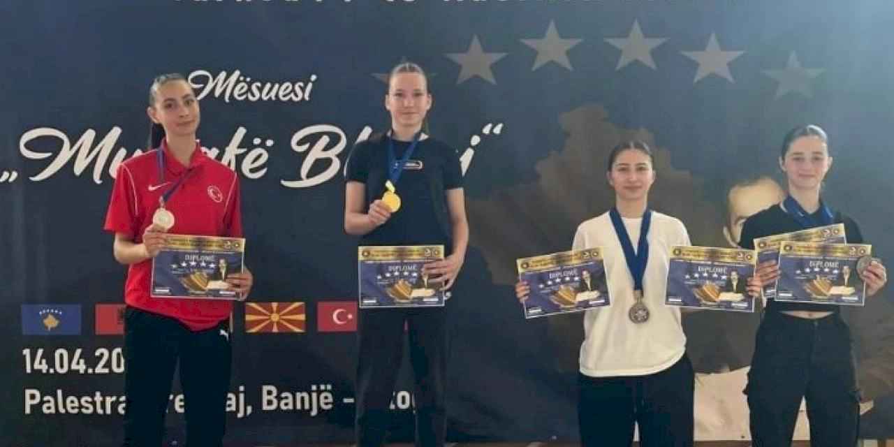 Nilüferli karateciler madalyalarla döndü