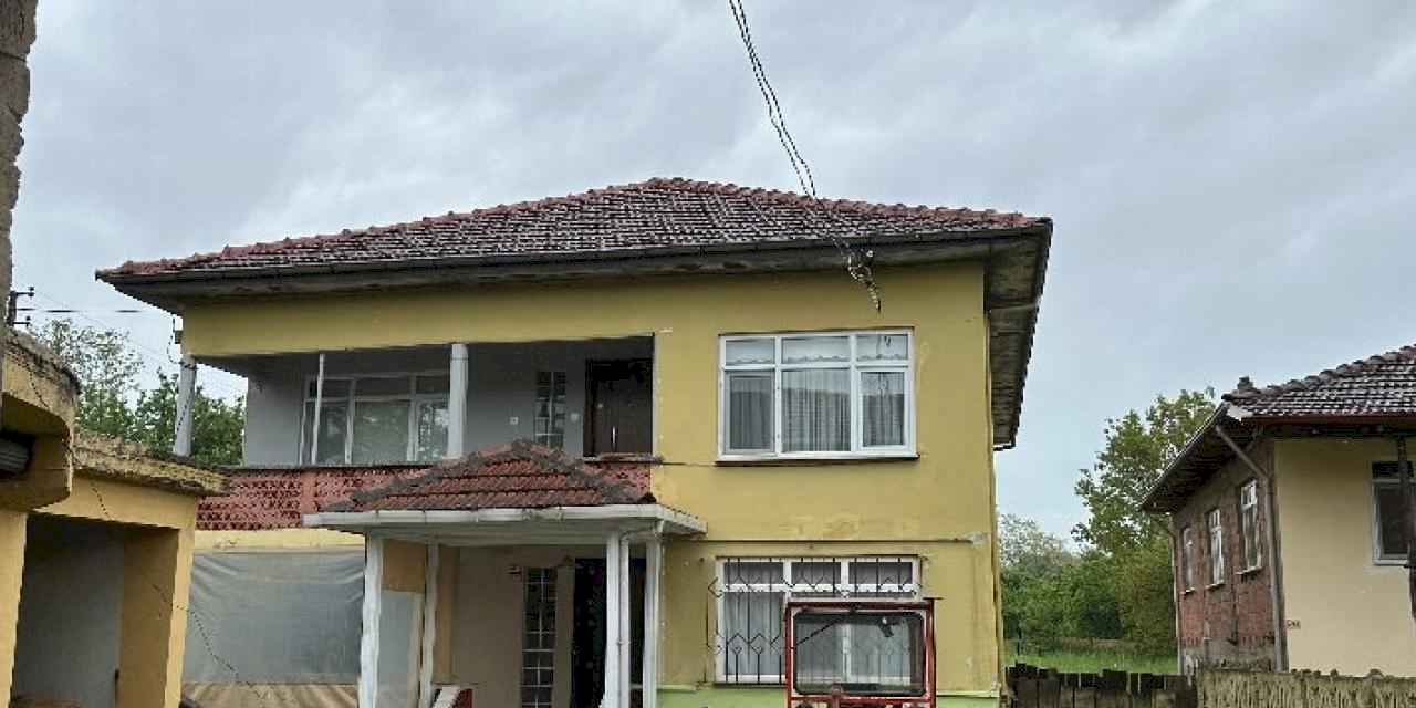 Düzce'de 53 yaşındaki kişi çatıdan düştü