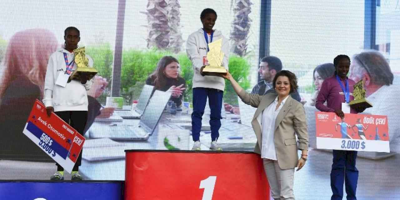 İzmir Maraton'da ödüller dağıtıldı