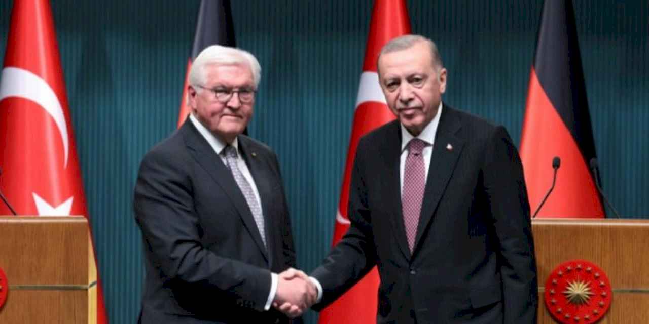 Almanyalı mevkidaşına tarihi mektubun birebir basımını hediye etti