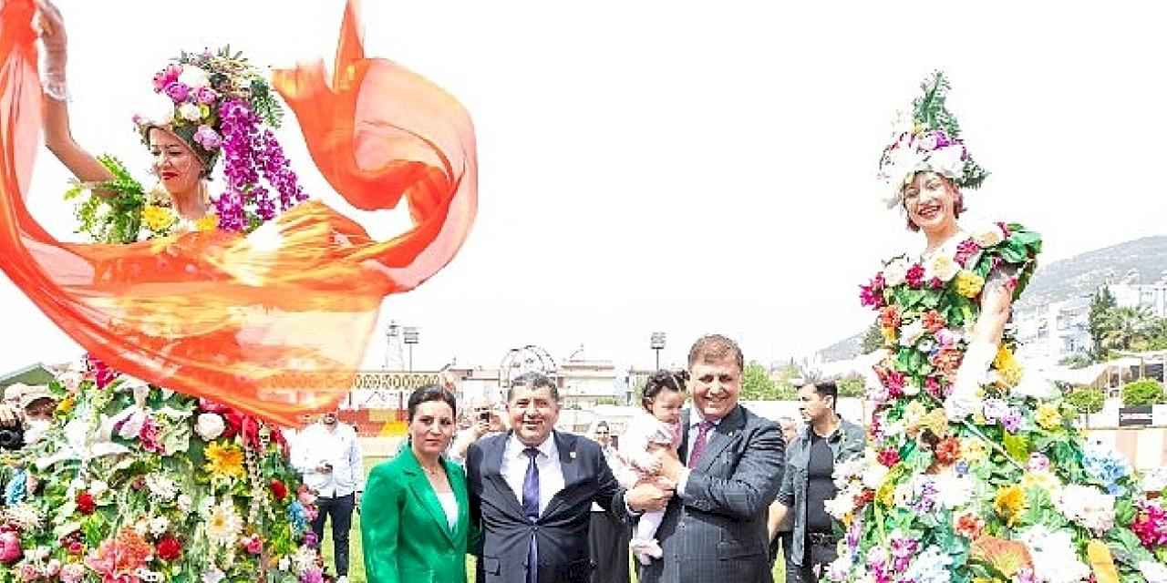 İzmir'in geleneksel festivaliyle Bayındır'da yine çiçekler açtı 
