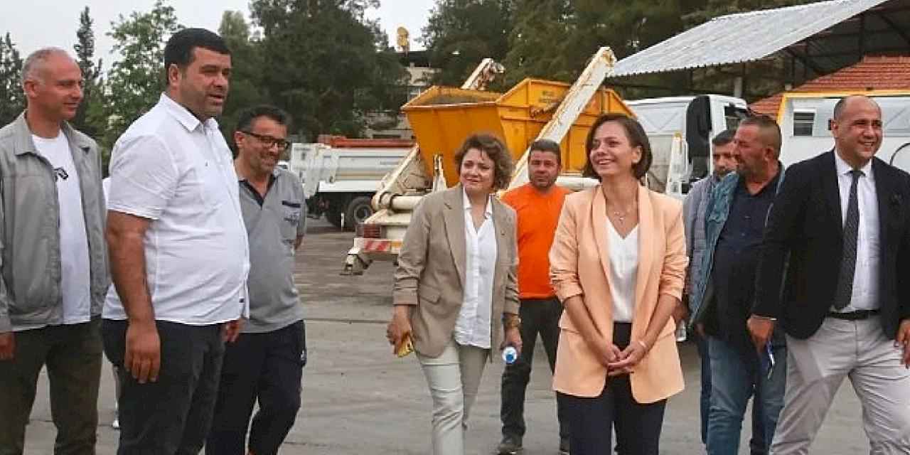 Karabağlar Belediye Başkanı Helil Kınay, güne Fen İşleri Şantiyesi'nde emekçilerle bir araya gelerek başladı