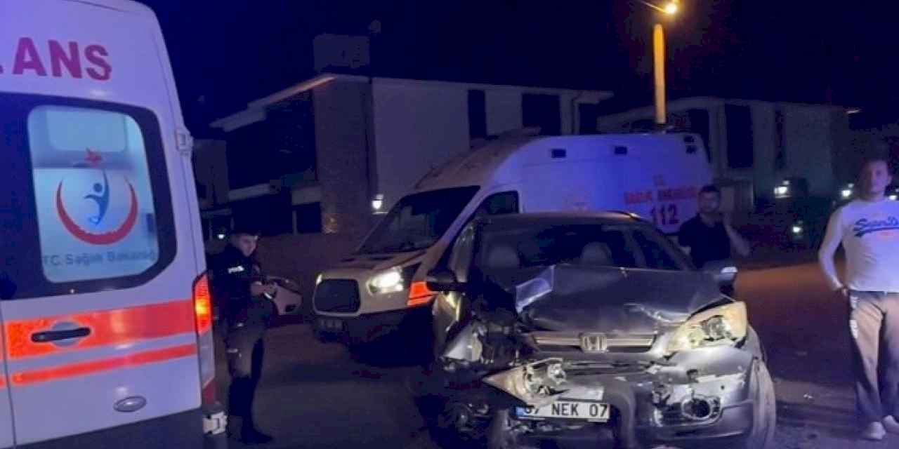 Düzce'de 2 otomobilin çarpıştığı kazada 4 kişi yaralandı 