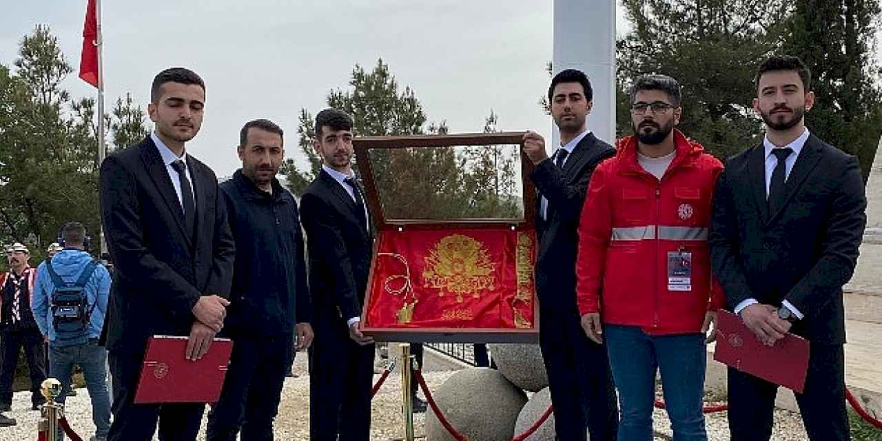 EÜ öğrencileri 57. Alay Sancağını törenle teslim etti