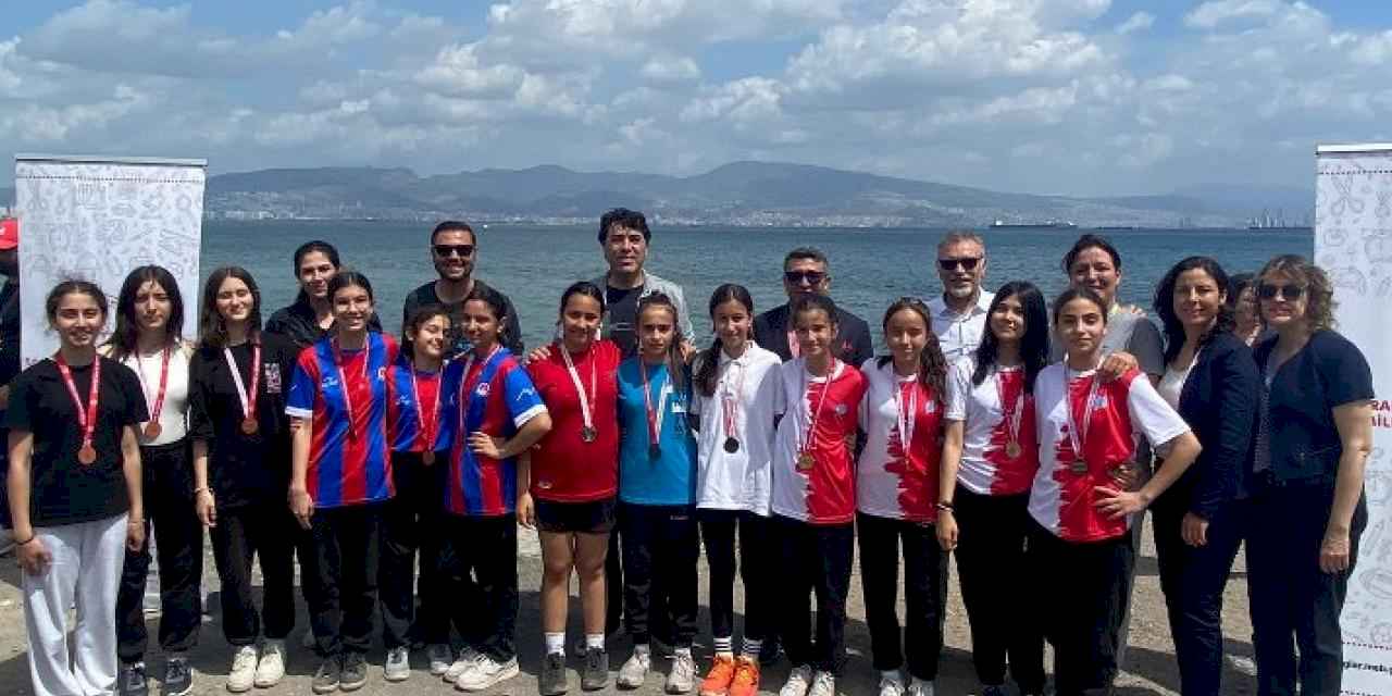 Karabağlar’da oryantiring yarışmasına büyük ilgi