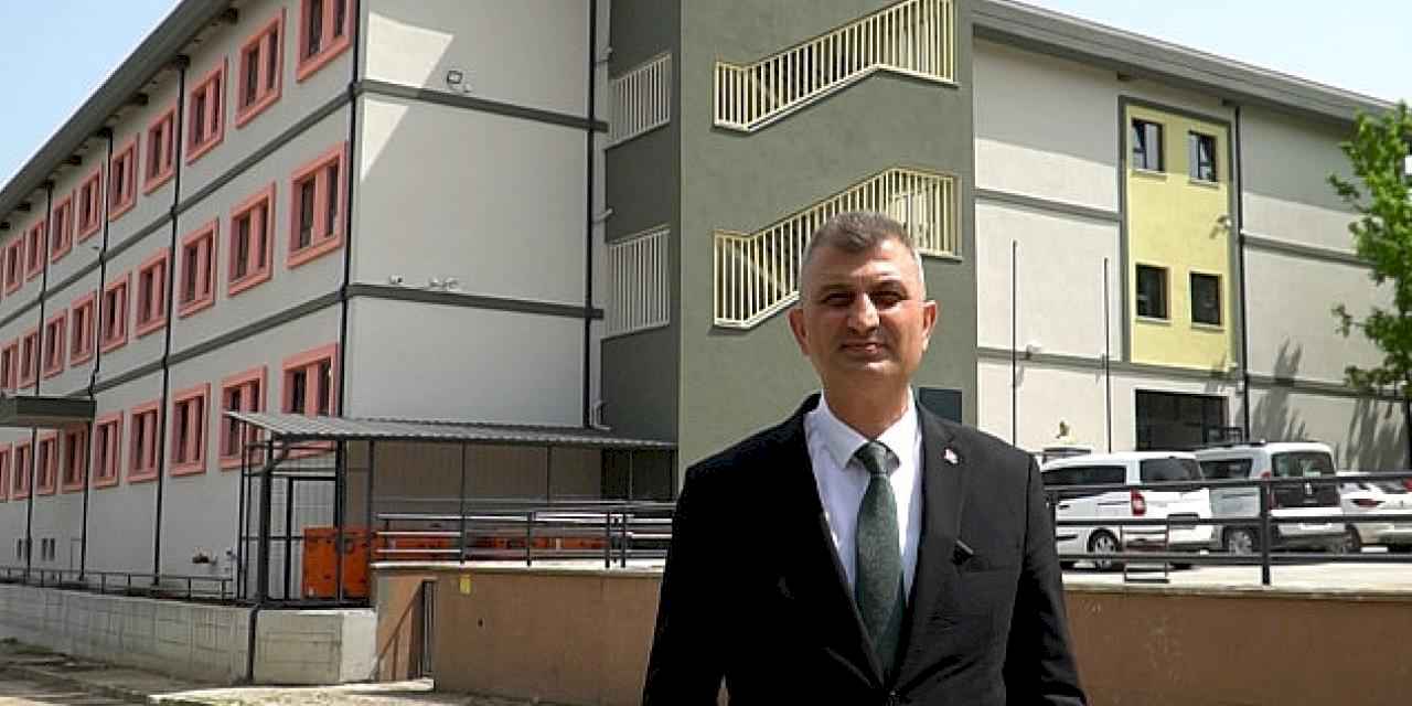 Gölcük Koray Aydın Parkı mevkiinde bulunan atıl haldeki kalıcı iş merkezi, Gölcük Belediyesi'nin girişimleri sonucunda eğitim yuvasına dönüştü