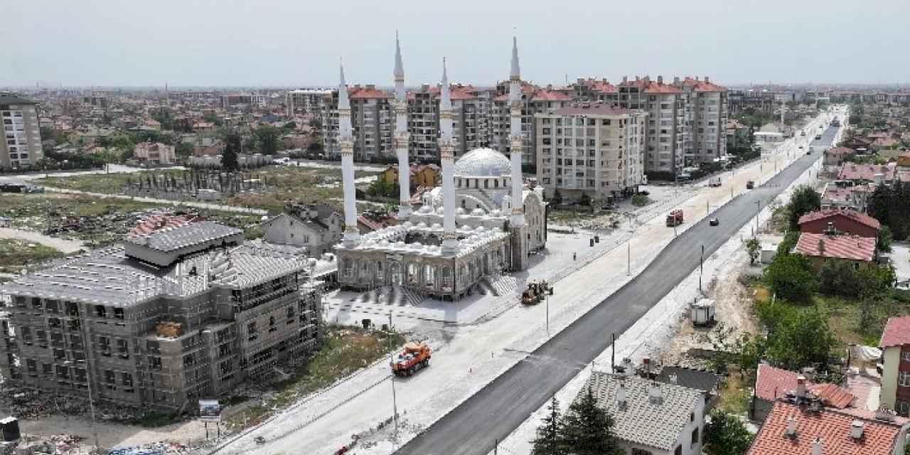 Büyükşehir Konya'da sıcak asfalt çalışmasına başladı