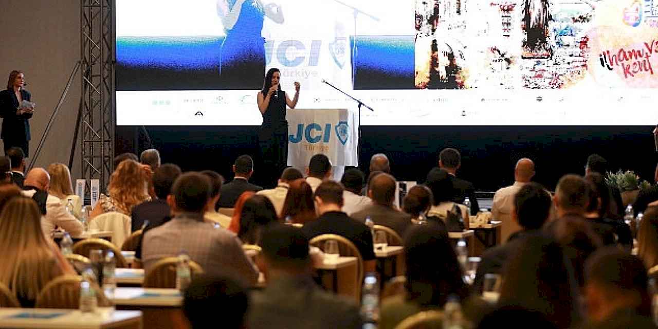 Dünyanın en büyük sivil toplum ağlarından biri olan JCI (Junior Chamber International ) tarafından düzenlenen Yaratıcı Liderlik Zirvesi Efes Selçuk'ta başladı