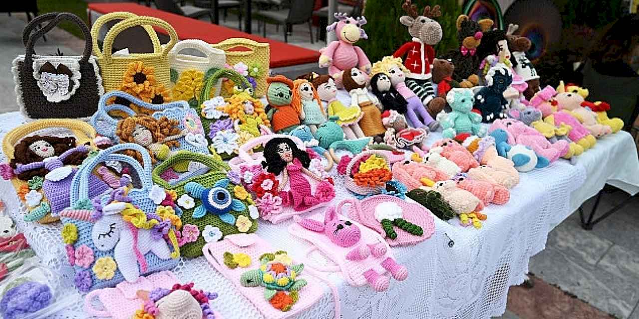 Kemer'de "Üreten ev hanımları" kermesi