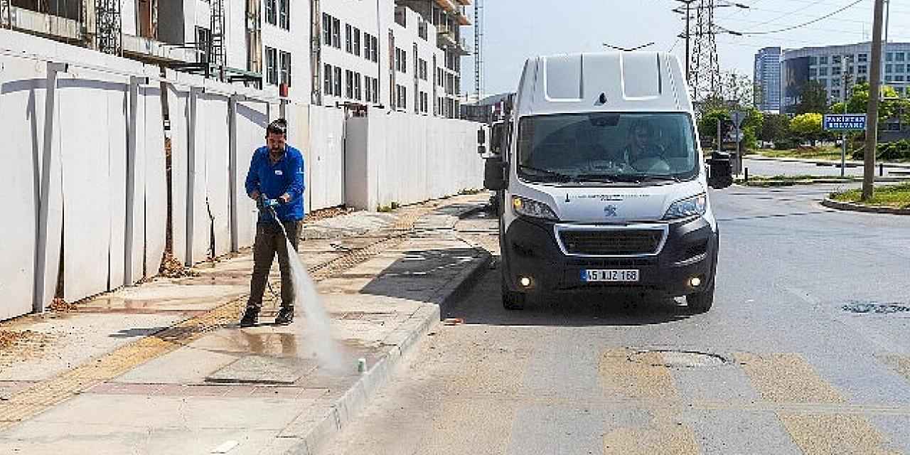 İzmir'de her gün 850 işçi 2 bin kilometrelik güzergahı temizliyor