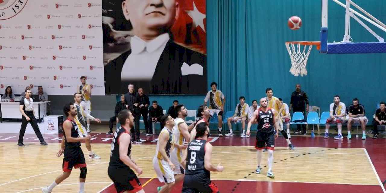 Konya basketbolda finale yürüyor
