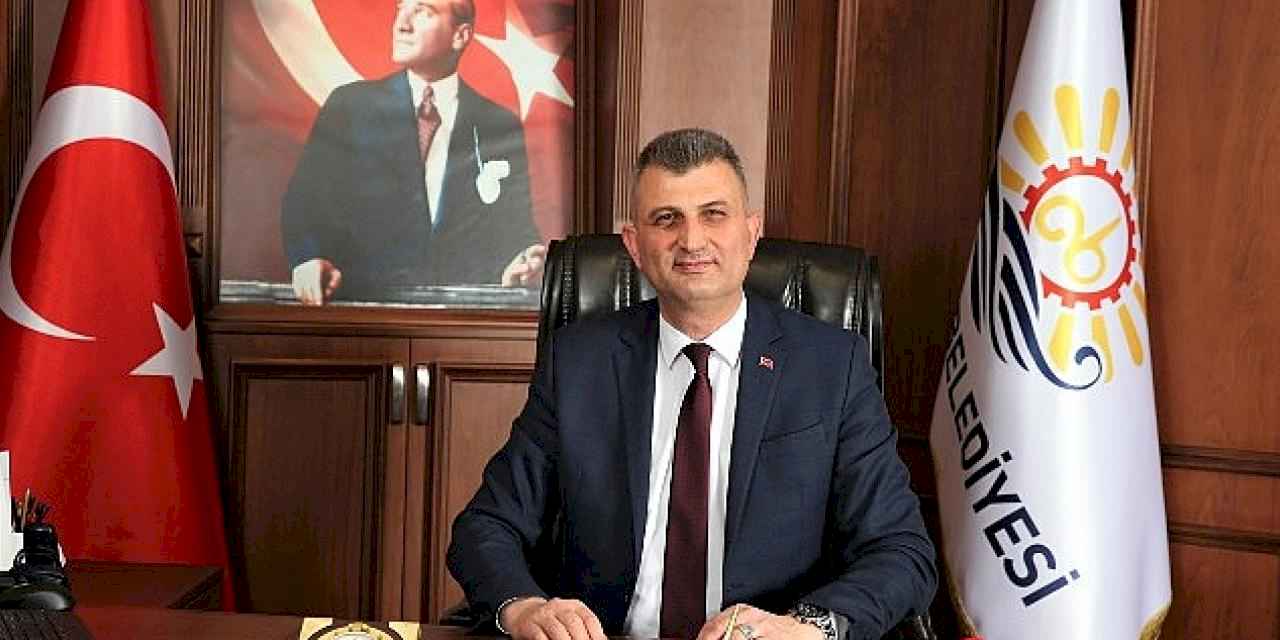 Gölcük Belediye Başkanı Sezer, 1 Mayıs Emek ve Dayanışma Gününü kutladı