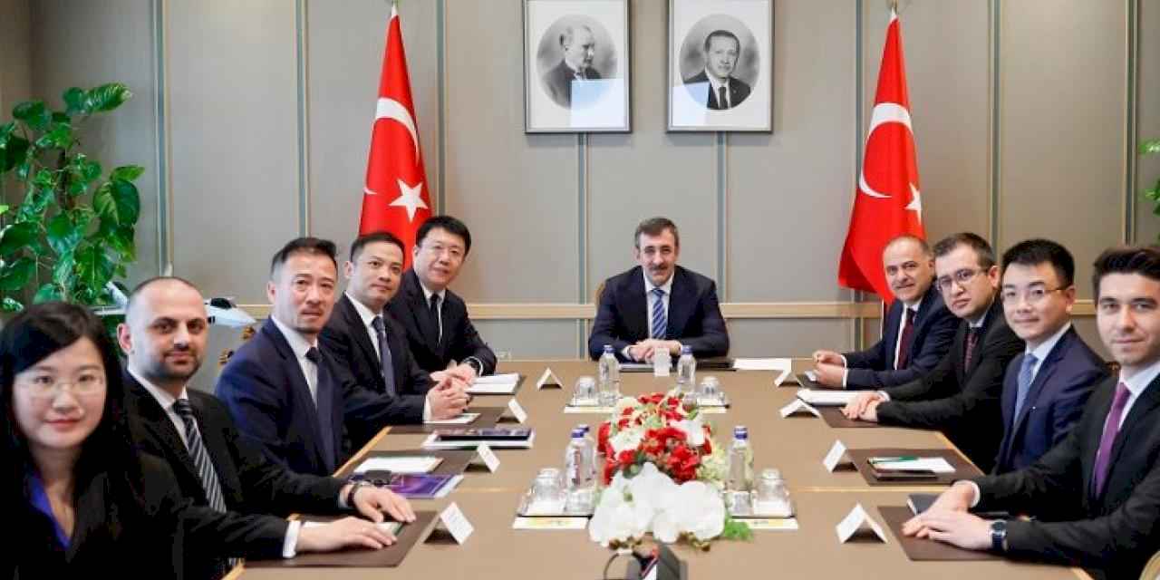 Huawei heyetinden Cumhurbaşkanı Yardımcısı'na ziyaret