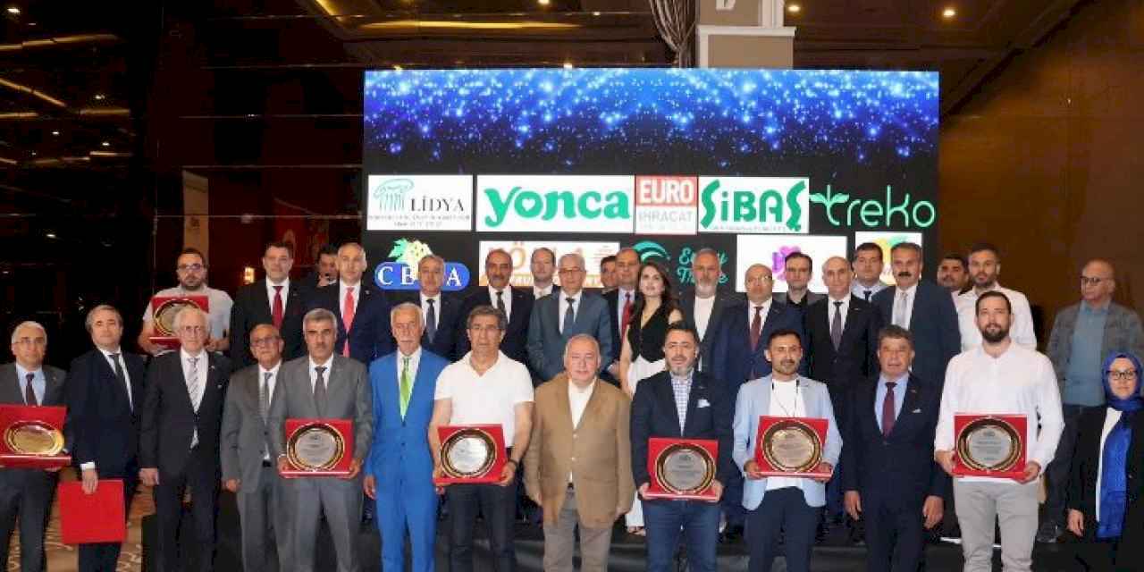 Egeli yaş meyve sebze ve meyve sebze ihracatçılarında ödül coşkusu