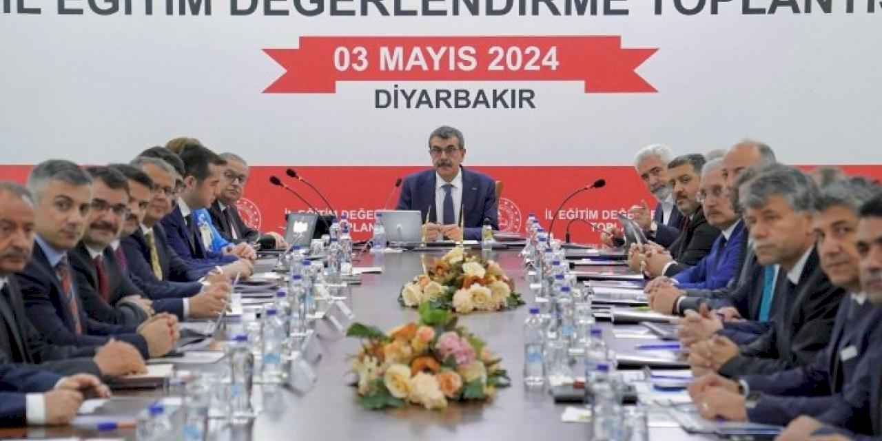 Bakan Tekin Diyarbakır'da eğitimi değerlendirdi