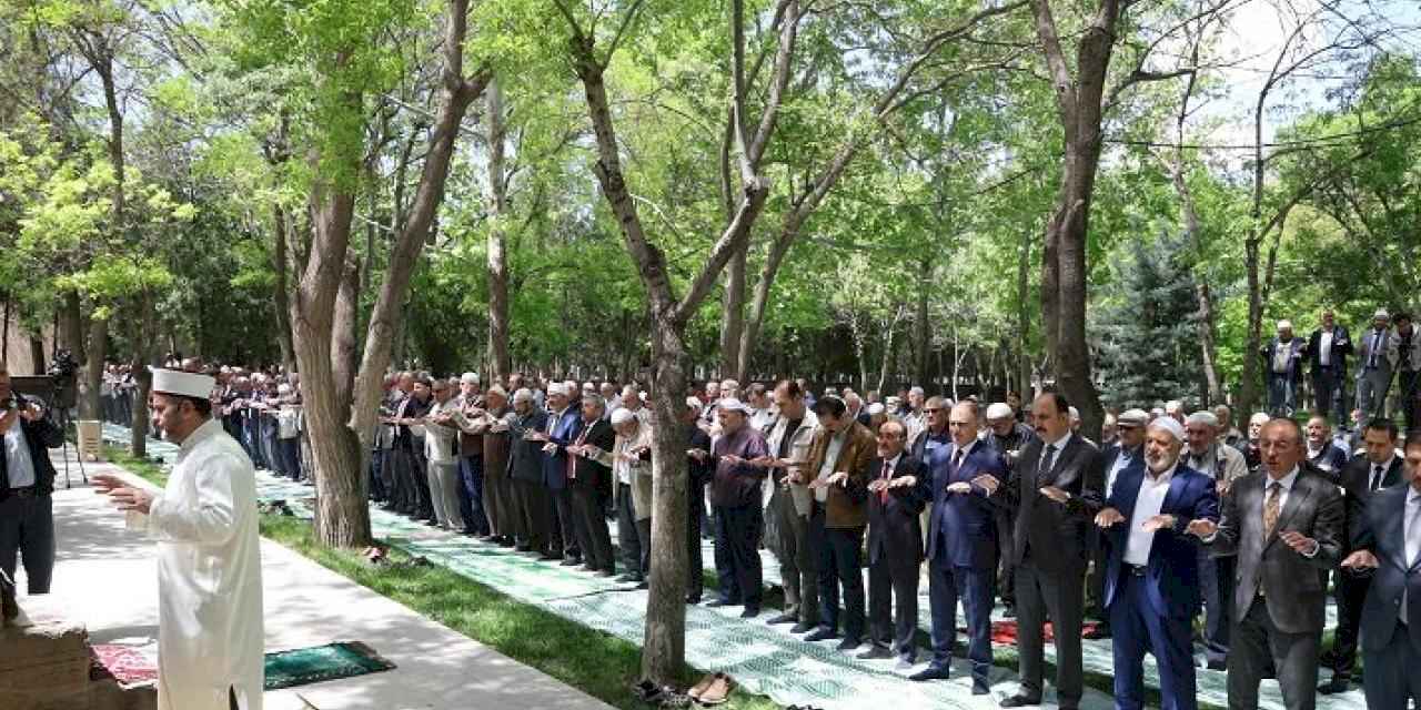 Konya'da Cuma Namazı sorası yağmur duası