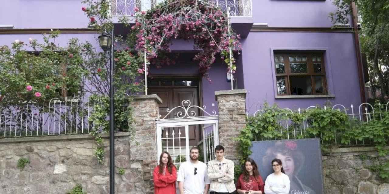 Kocaeli'de üniversitelilerden 'Zübeyde Hanım Konağı'na yakın mercek