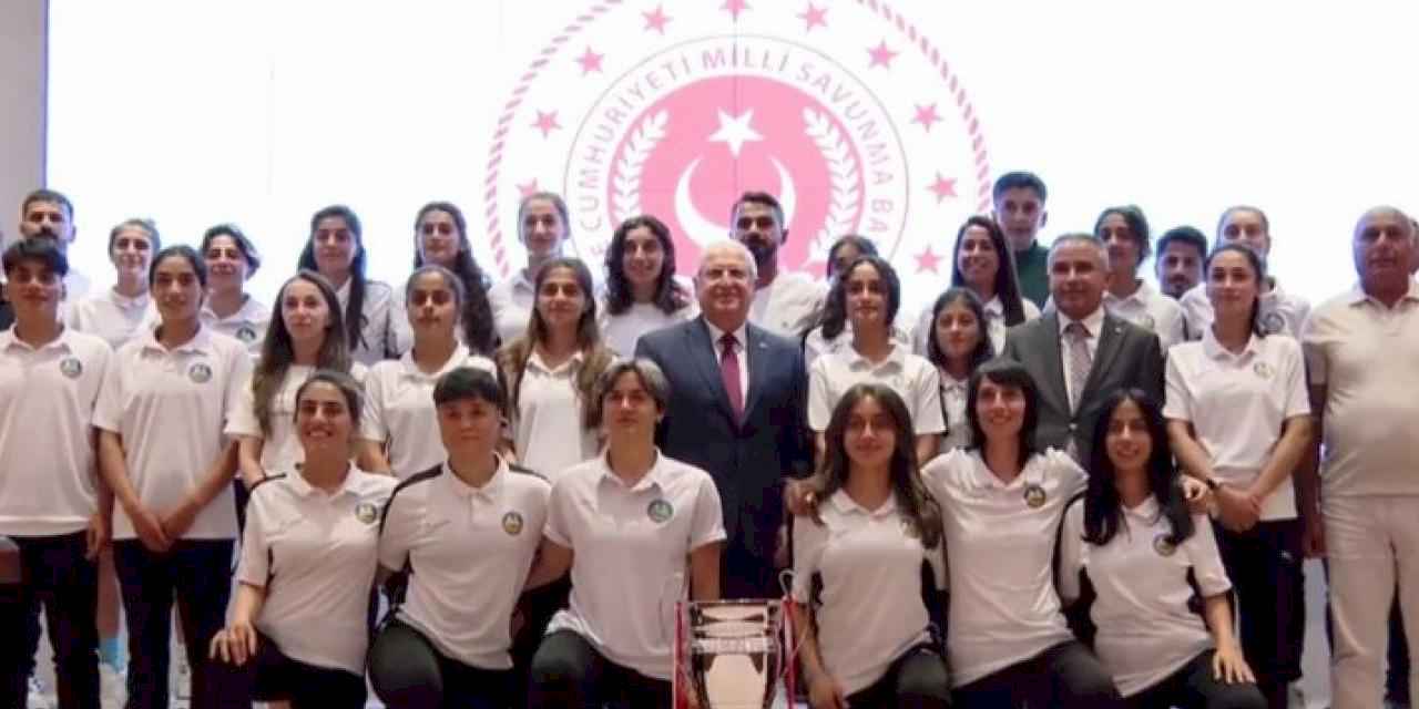 Yüksekovalı şampiyon kadın futbolcular MSB'de