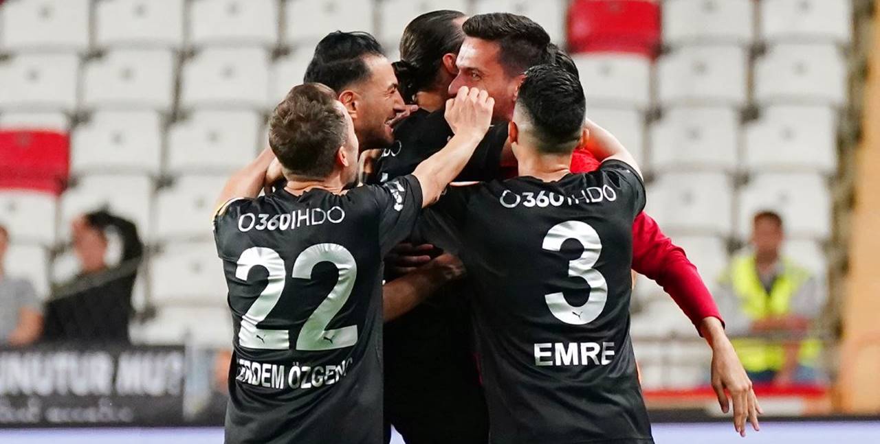 Bitexen Antalyaspor 1-2 Siltaş Yapı Pendikspor (Maç Sonucu) Pendik'ten kritik 3 puan!