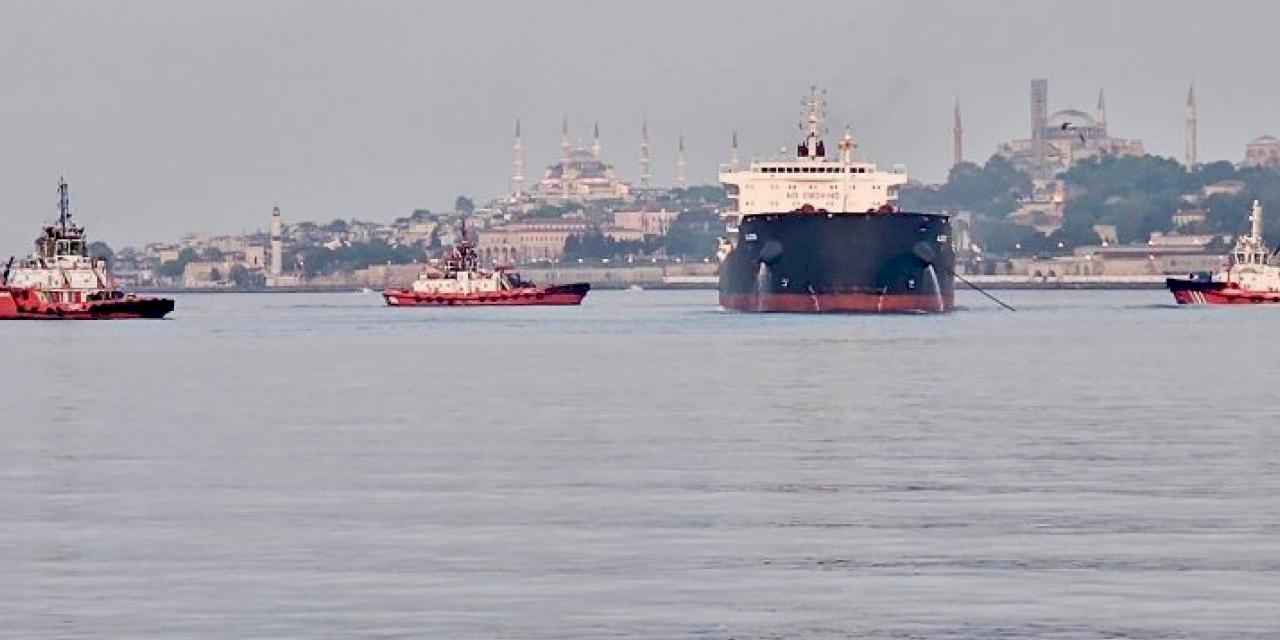 İstanbul Boğaz trafiği durdu!