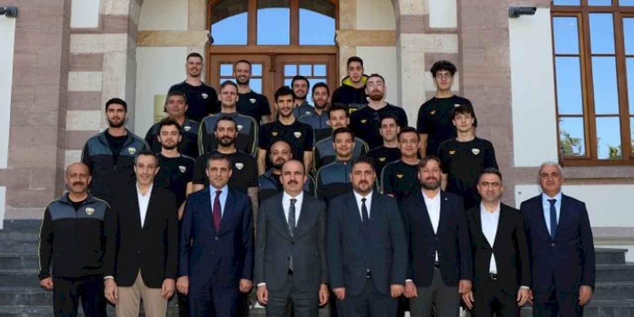 Konya'da yükselen takımdan Başkan Altay'a ziyaret