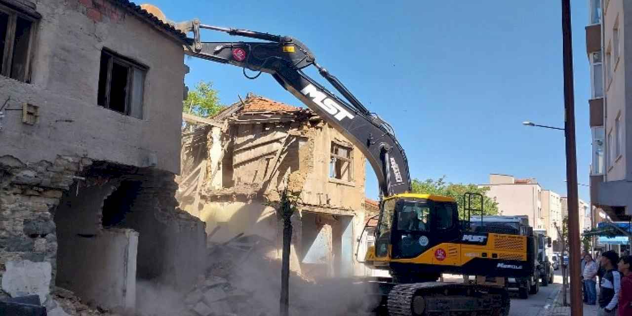 Edirne Keşan'da metruklara yıkım