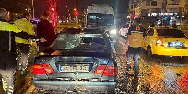 Düzce'de motosiklet otomobile çarptı 1 yaralı