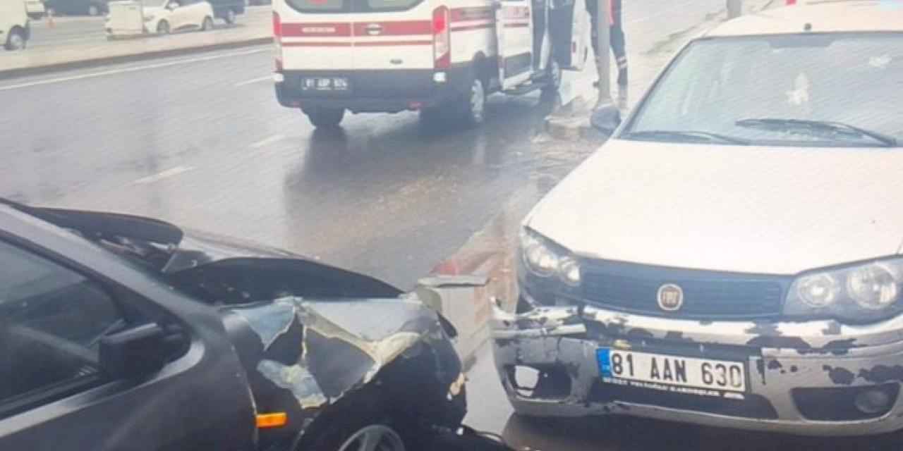 Düzce'de 3 aracın karıştığı kazada 4 kişi yaralandı