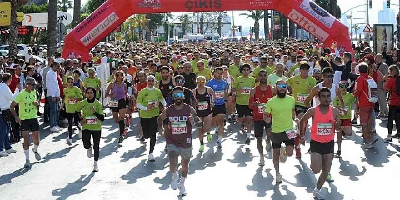 Karşıyaka tek yürek oldu, Zübeyde Anne'ye koştu!