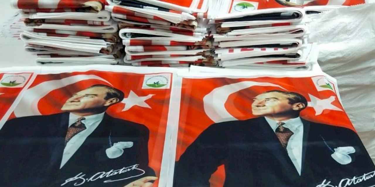 Bursa Osmangazi'den vatandaşlara Türk bayrağı