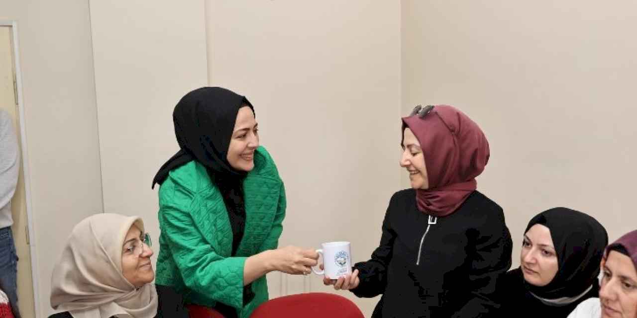 Başkan Yalçın Hemşireler Günü'nü unutmadı