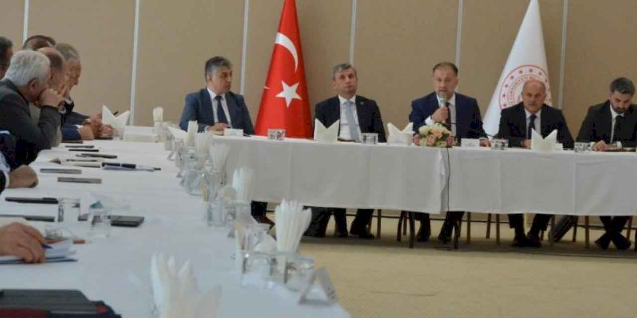 Milli Eğitim'de Bakan Yardımcısı özel eğitim kurumlarını dinledi