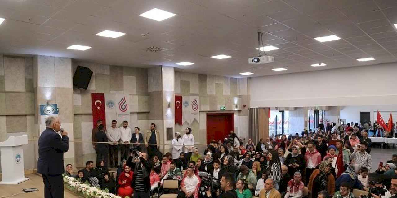 Başkan Büyükkılıç, özel gençlerin temsili askerlik kınasına katıldı