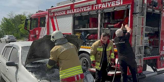 Düzce'de otomobil yangınına anında müdahale