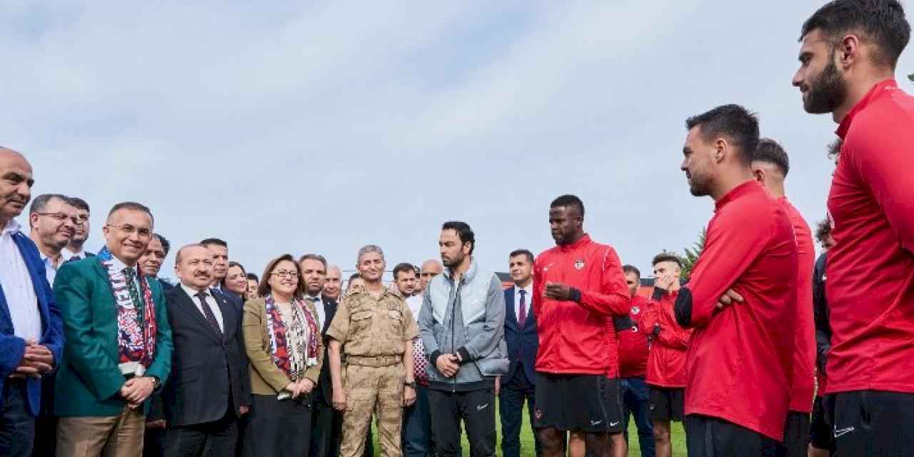 Başkan Şahin’den Gaziantep FK'ya moral ziyareti!