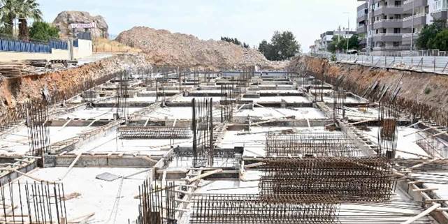 Karabağlar'da Yeşilyurt Pazaryeri çalışmaları hızla sürüyor