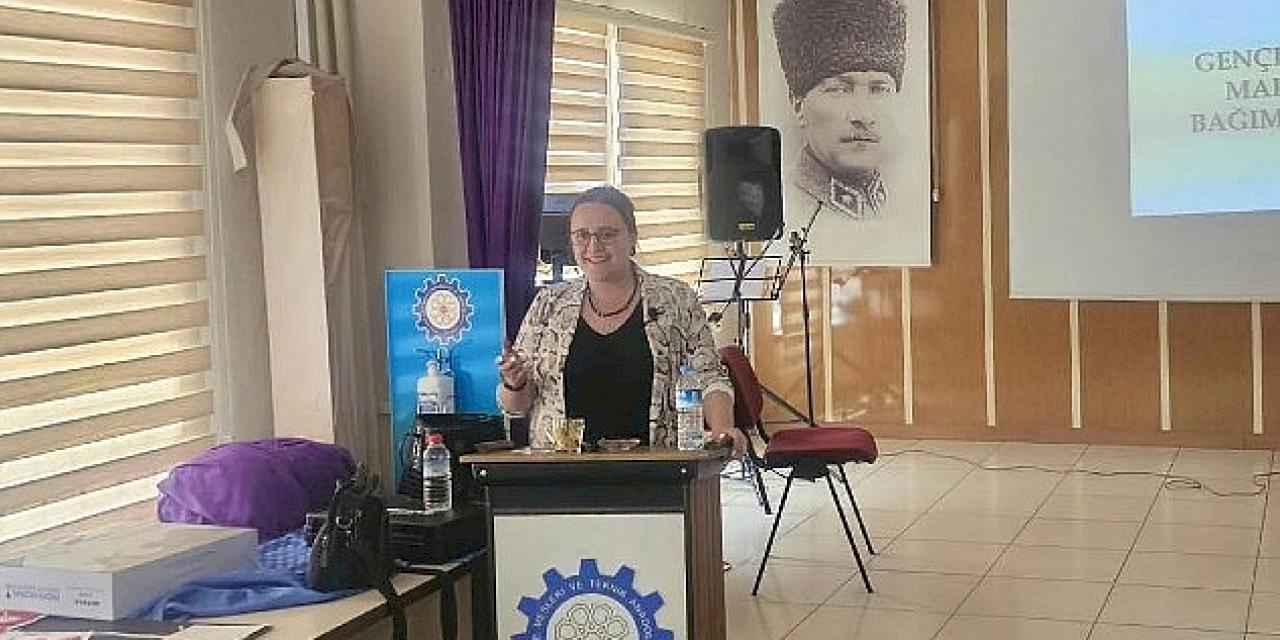 Burhaniye Belediyesi'nden Bağımlılıkla Mücadele Semineri