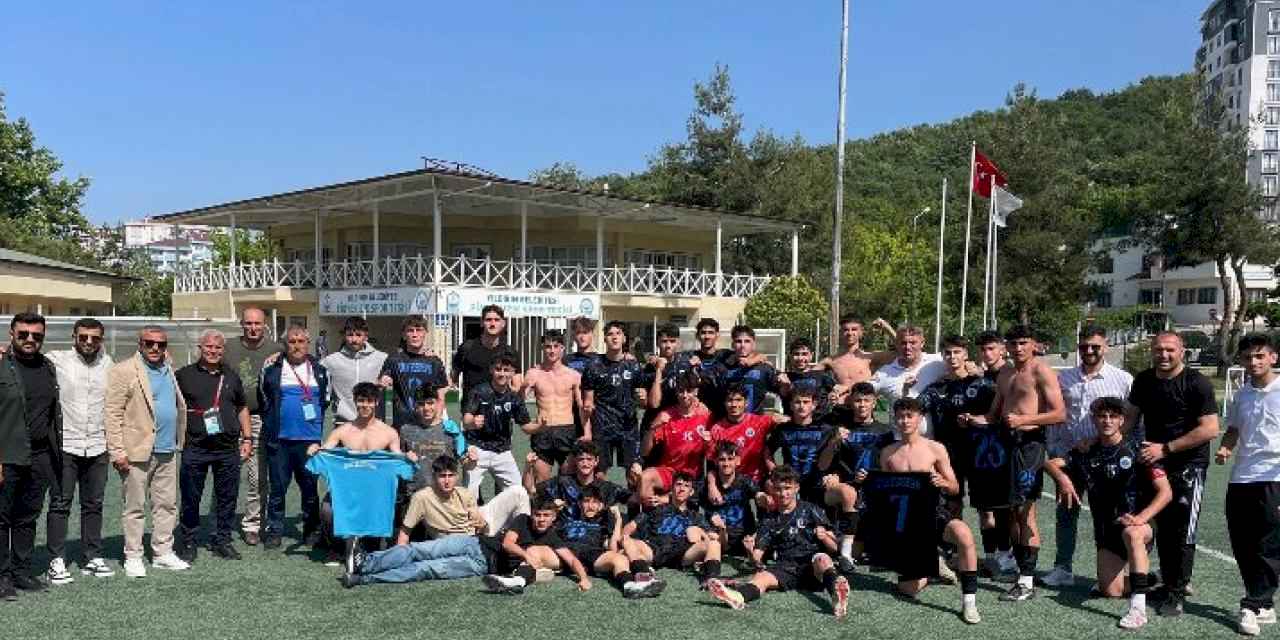 Bursa'da Gemlik Belediyespor U-17 Elit Lig şampiyonu!