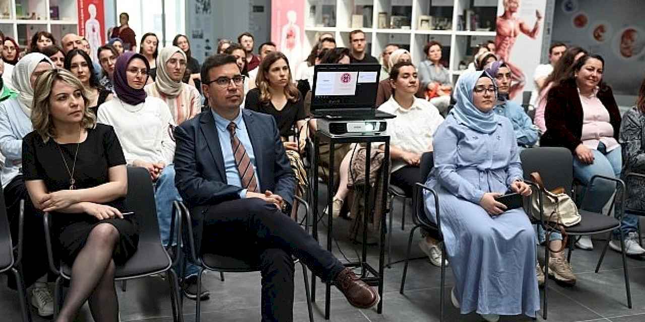 Aile hekimleri önce söyleşi yaptı, sonra tarihte yolculuğa çıktı