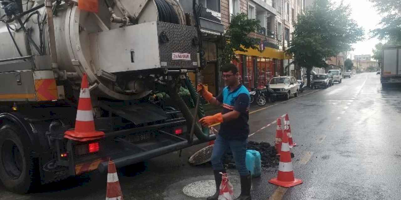 Manisa'da yağış sonrasında MASKİ'den anında müdahale